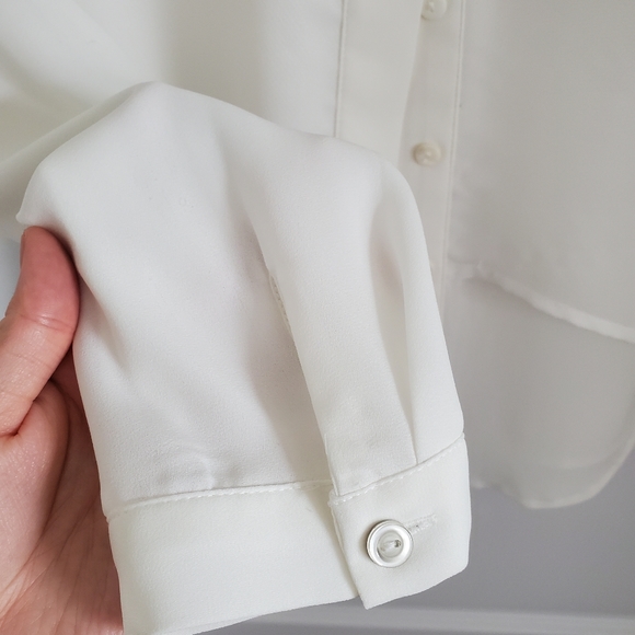 BNWOT RW&CO Button Up Chiffon Blouse. - Picture 5 of 6